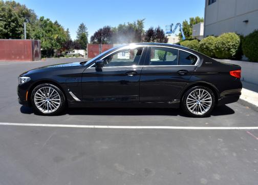 Black 2019 BMW 530e iPerformance