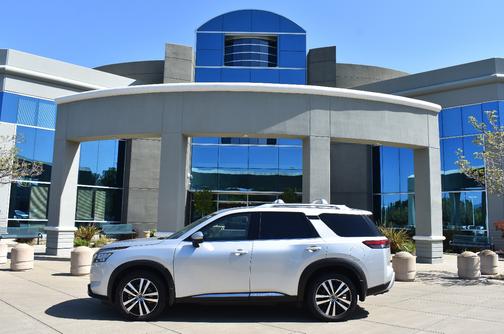 2023 Nissan Pathfinder Platinum