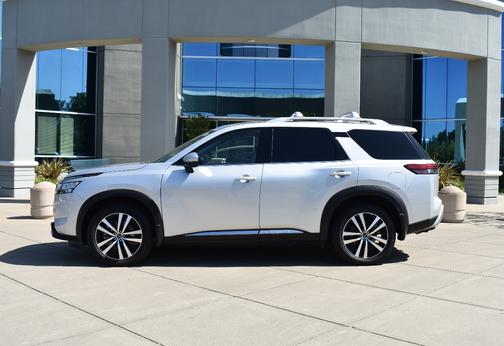 2023 Nissan Pathfinder Platinum