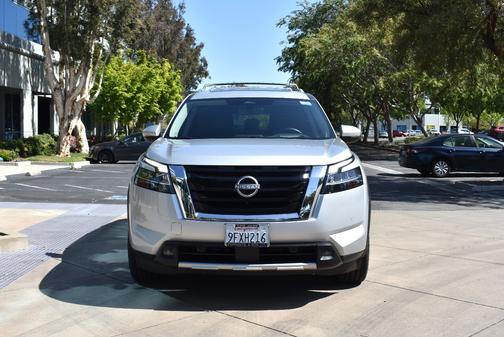 2023 Nissan Pathfinder Platinum