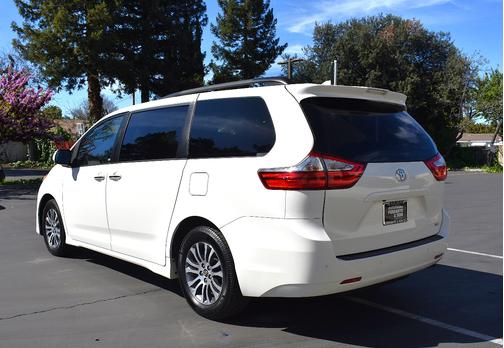 2018 Toyota Sienna XLE Premium
