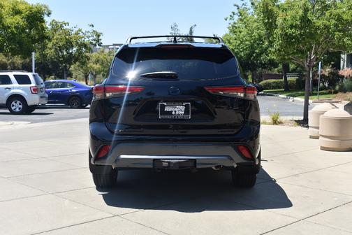 2022 Toyota Highlander Hybrid Limited