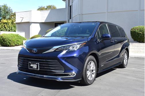 2021 Toyota Sienna XLE 7 Passenger