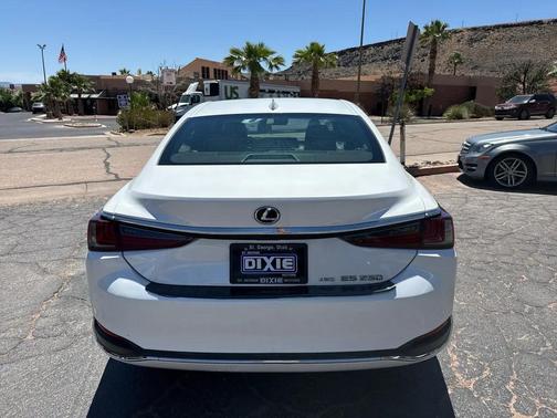 Eminent White Pearl 2021 Lexus ES 250 Base