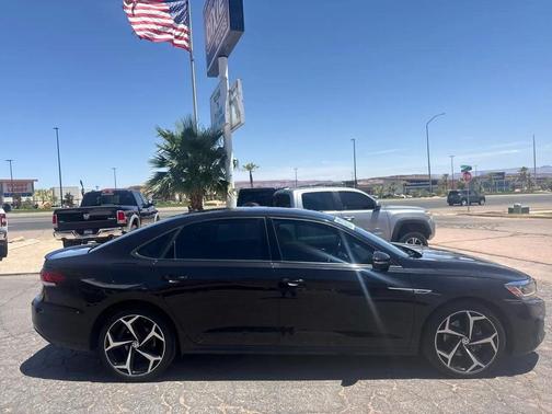 Deep Black Pearl 2021 Volkswagen Passat 2.0T R-Line
