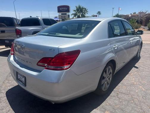 Silver 2005 Toyota Avalon XL