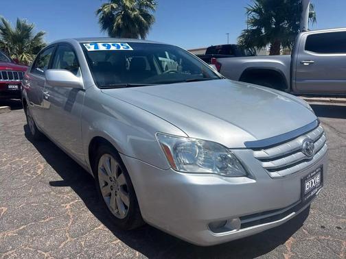 Silver 2005 Toyota Avalon XL