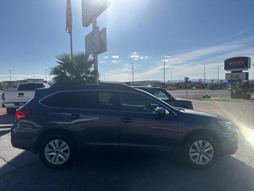 Carbide Gray Metallic 2017 Subaru Outback 2.5i Premium