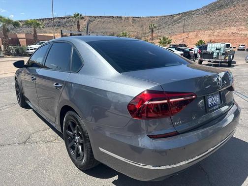 Platinum Gray Metallic 2018 Volkswagen Passat 2.0T S