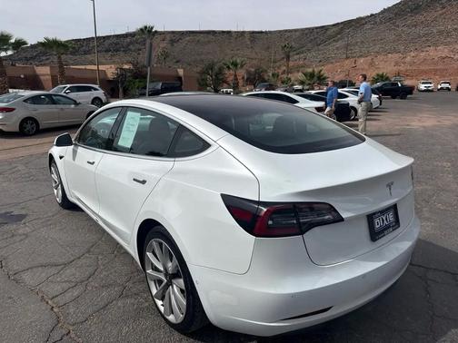 Pearl White Multi-Coat 2019 Tesla Model 3 Mid Range