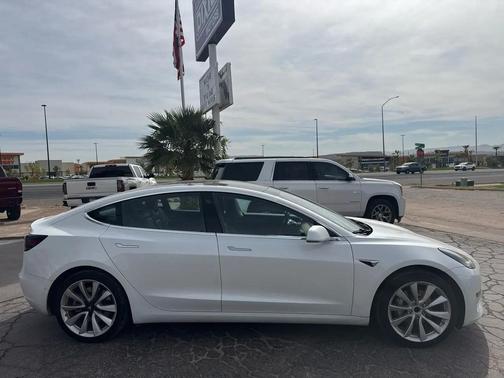 Pearl White Multi-Coat 2019 Tesla Model 3 Mid Range