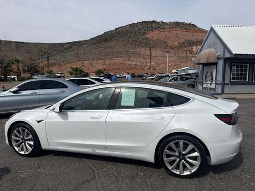 Pearl White Multi-Coat 2019 Tesla Model 3 Mid Range