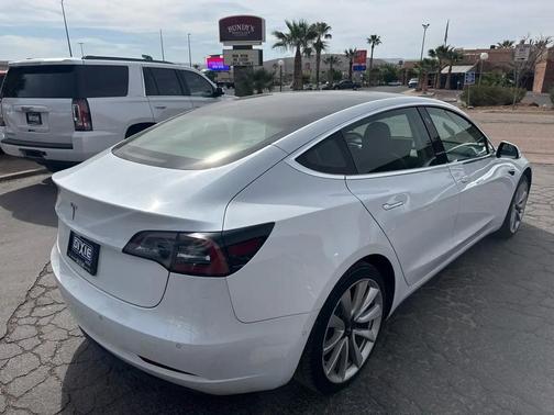 Pearl White Multi-Coat 2019 Tesla Model 3 Mid Range