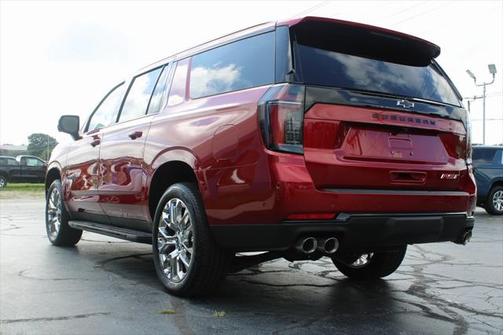 2025 Chevrolet Suburban RST
