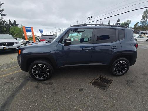 Slate Blue Pearlcoat 2023 Jeep Renegade Latitude