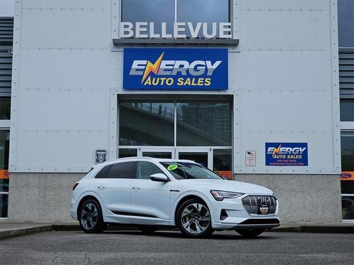 2022 Audi e-tron Premium Plus