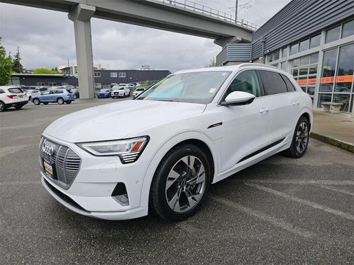 2022 Audi e-tron Premium Plus
