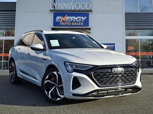 2024 Audi Q8 e-tron Premium