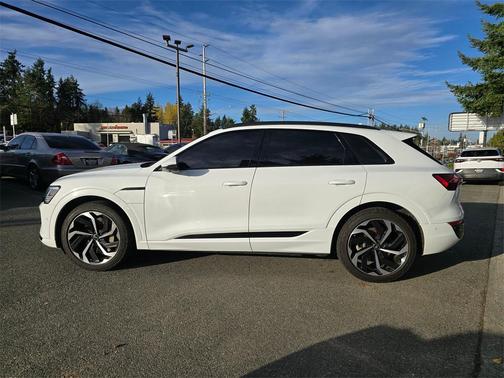 2024 Audi Q8 e-tron Premium