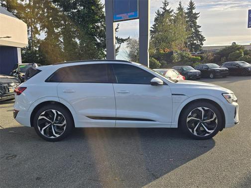 2024 Audi Q8 e-tron Premium