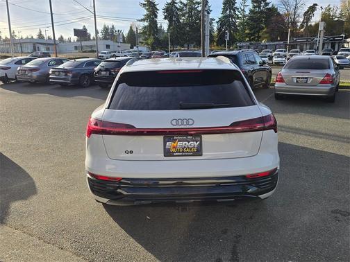 2024 Audi Q8 e-tron Premium