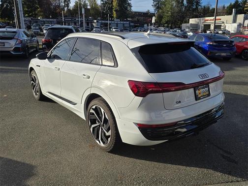 2024 Audi Q8 e-tron Premium