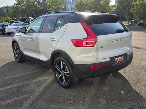 2021 Volvo XC40 T5 R-Design
