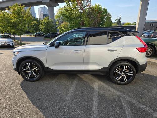 2021 Volvo XC40 T5 R-Design