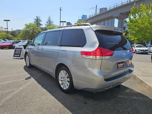 2013 Toyota Sienna XLE