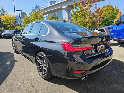 2019 BMW 330 i xDrive