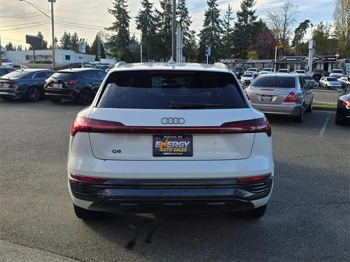 2024 Audi Q8 e-tron Premium