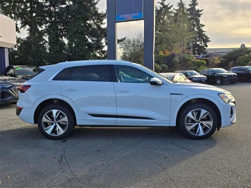 2024 Audi Q8 e-tron Premium