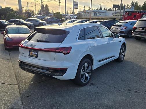 2024 Audi Q8 e-tron Premium