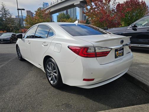 2016 Lexus ES 300h Base