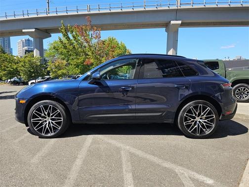 2023 Porsche Macan Base