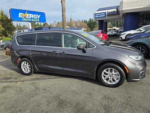 2023 Chrysler Pacifica Touring-L