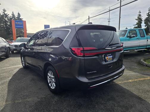 2023 Chrysler Pacifica Touring-L