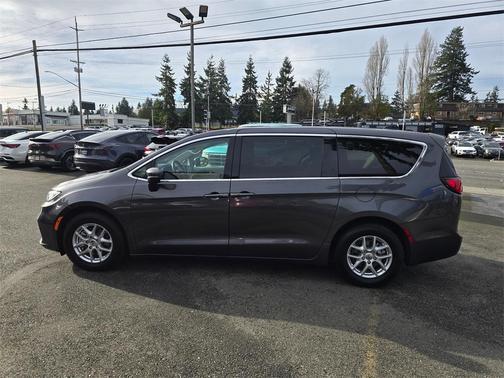 2023 Chrysler Pacifica Touring-L