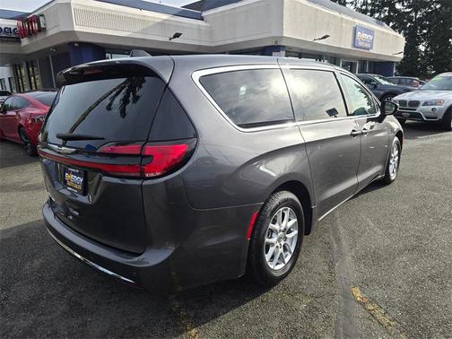 2023 Chrysler Pacifica Touring-L