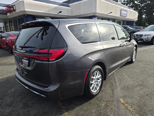 2023 Chrysler Pacifica Touring-L