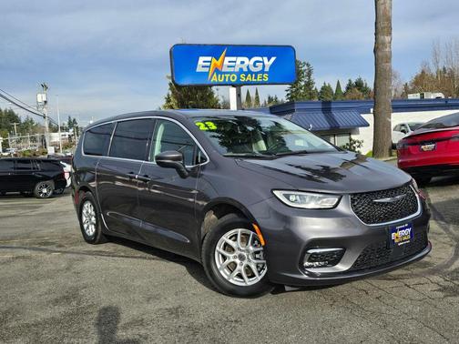 2023 Chrysler Pacifica Touring-L
