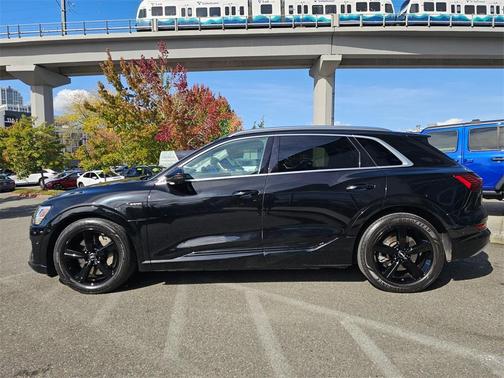 2019 Audi e-tron Premium Plus