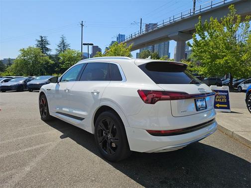 2023 Audi e-tron Premium Plus