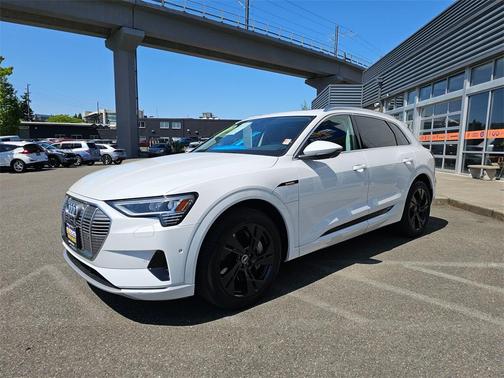2023 Audi e-tron Premium Plus