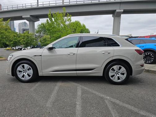 2019 Audi e-tron Premium Plus