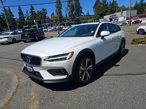 Crystal White 2025 Volvo V60 Cross Country B5 Plus