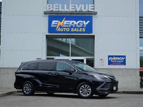 2023 Toyota Sienna LE
