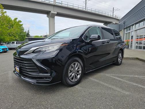 2023 Toyota Sienna LE