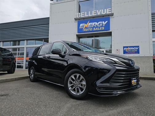 2023 Toyota Sienna LE
