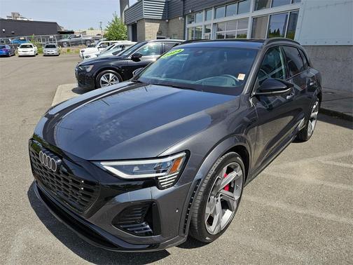 2024 Audi SQ8 e-tron Premium Plus